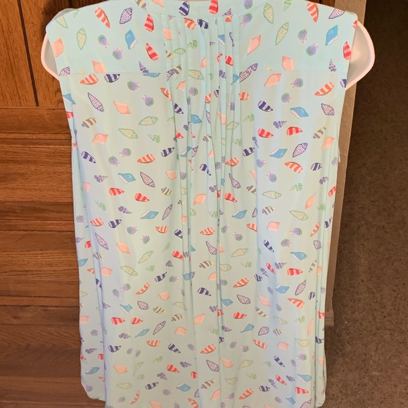 Talbots shell patterned blouse - Picture 2 of 3